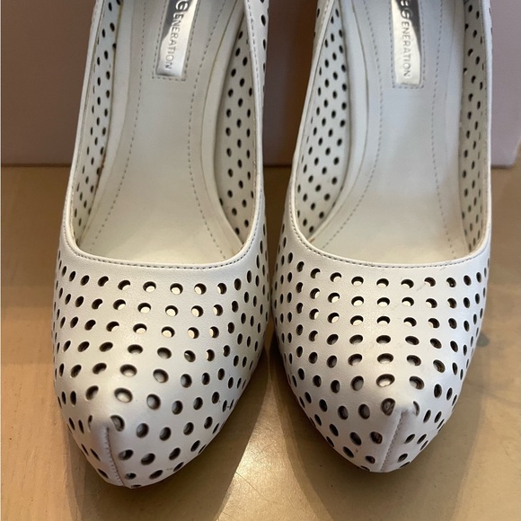 BCBG Heels - Picture 4 of 8